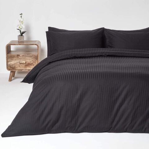 Çizgili Saten Siyah Çift Kişilik Nevresim Takımı
